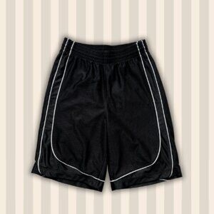 Secondhand Champs basketball shorts - Size Medium